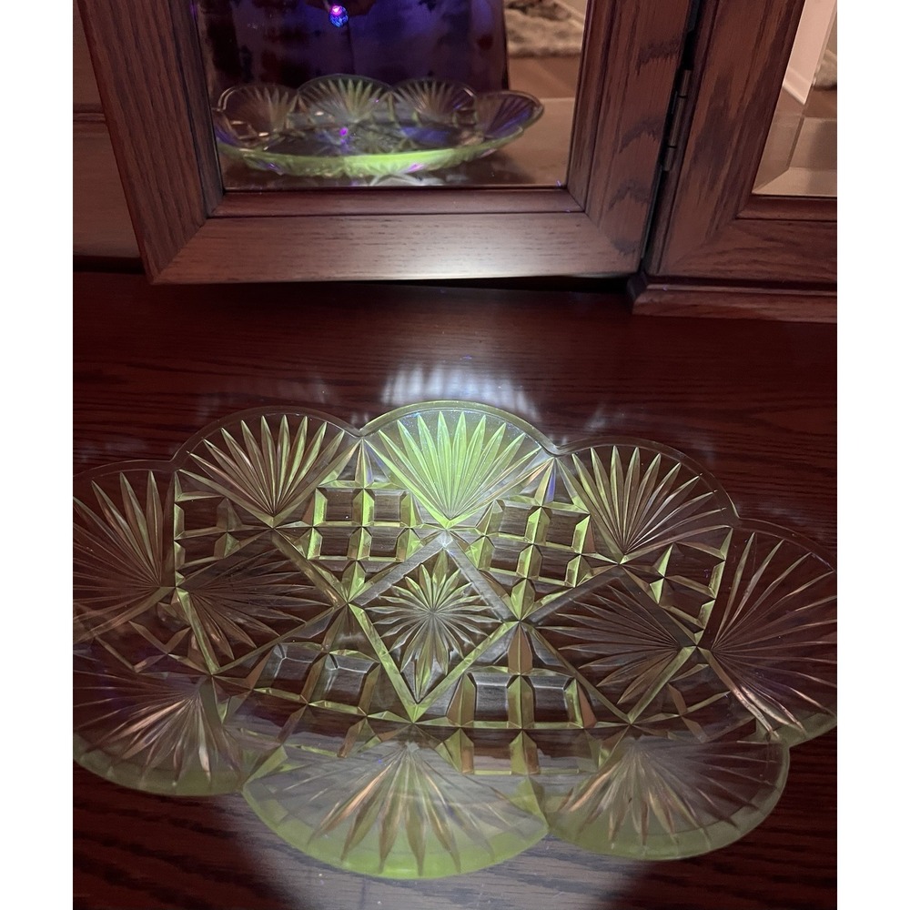 Vintage Pressed Maganese Glass‎ Platter Plate Fan Starburst Cane 14X8.5 EAPG